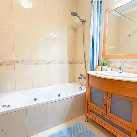 Oceanview Paradise With Pool & Tennis Court By Becherish Apartman